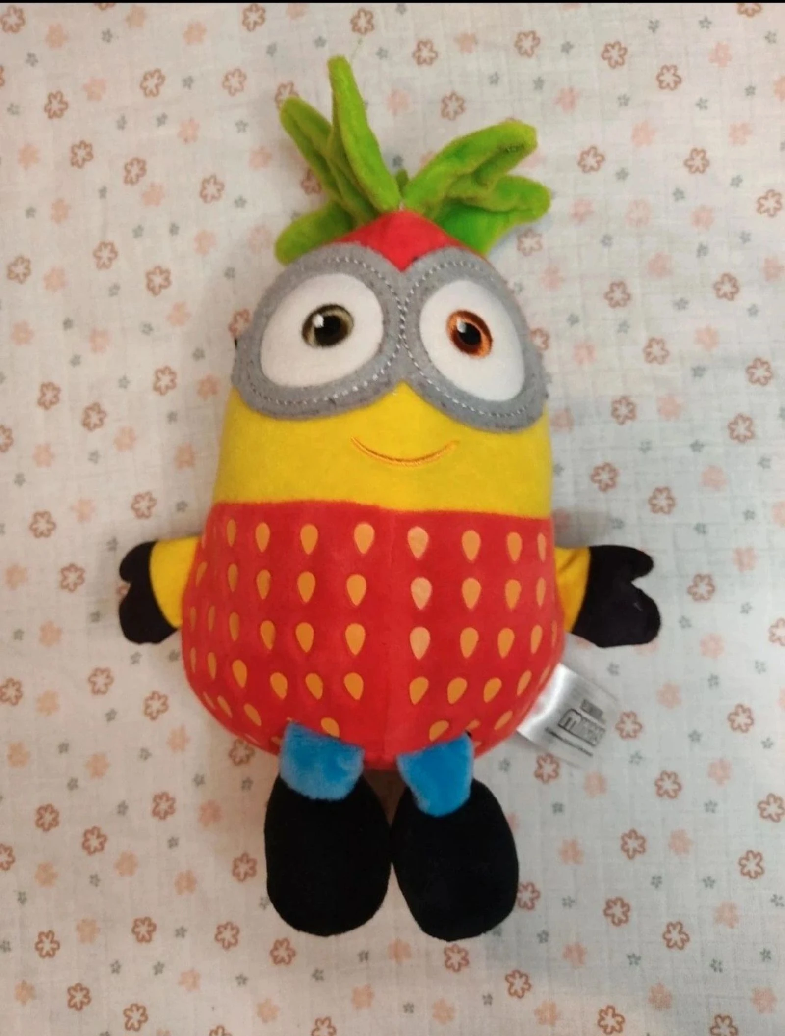 Peluche Minion costume fraise 🍓 - Très bon état